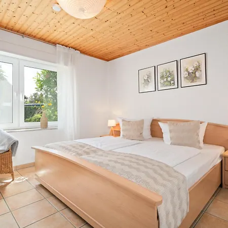 Blumenhaus Mit Terrasse *