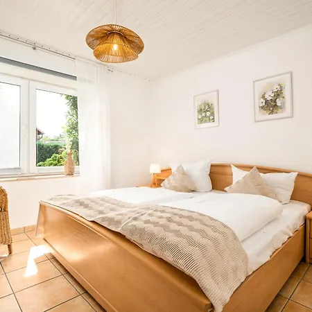 Blumenhaus Mit Terrasse Ferienhaus *