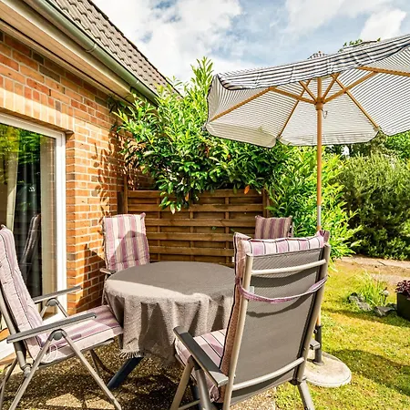 Blumenhaus Mit Terrasse Ferienhaus